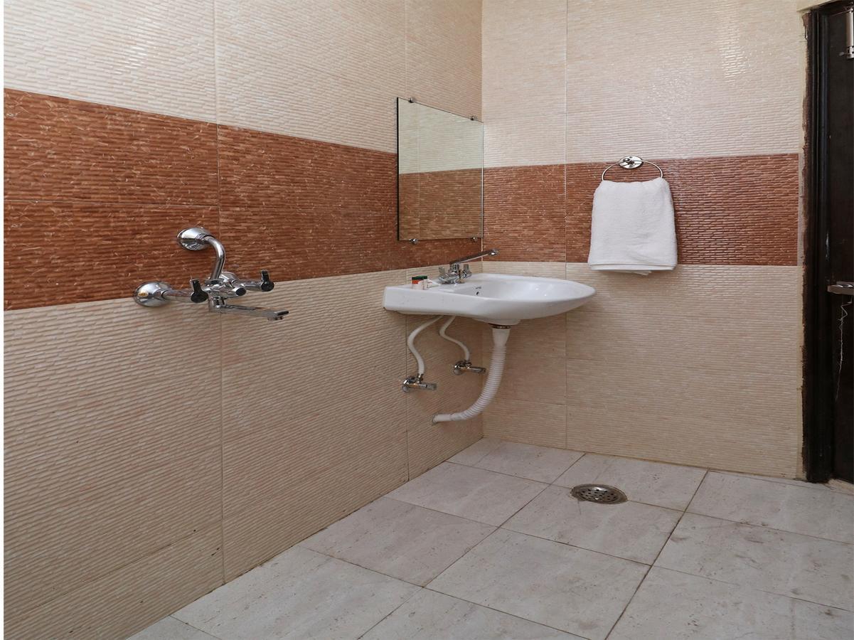 Oyo 11593 Hotel Aman Guest House New Delhi Exterior foto